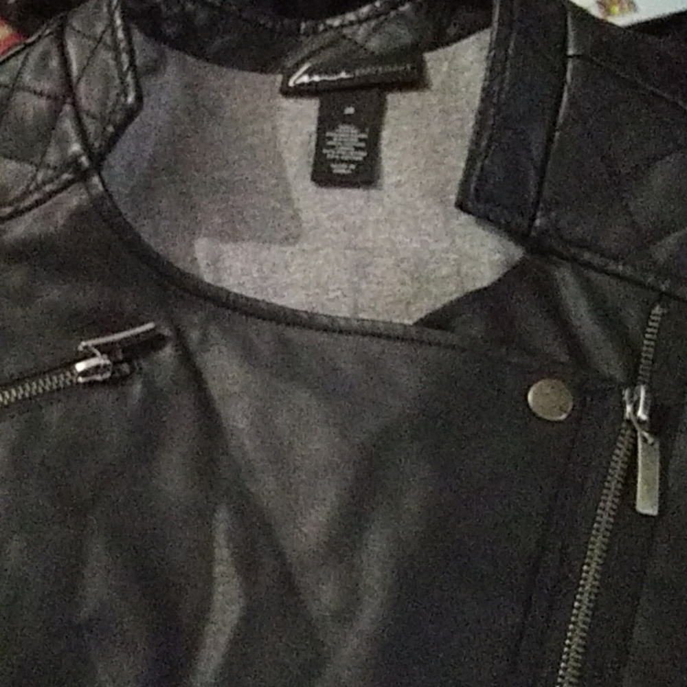 Vest - Picture 2 of 2